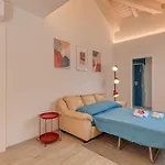 Casa Del Geco - Happy *
